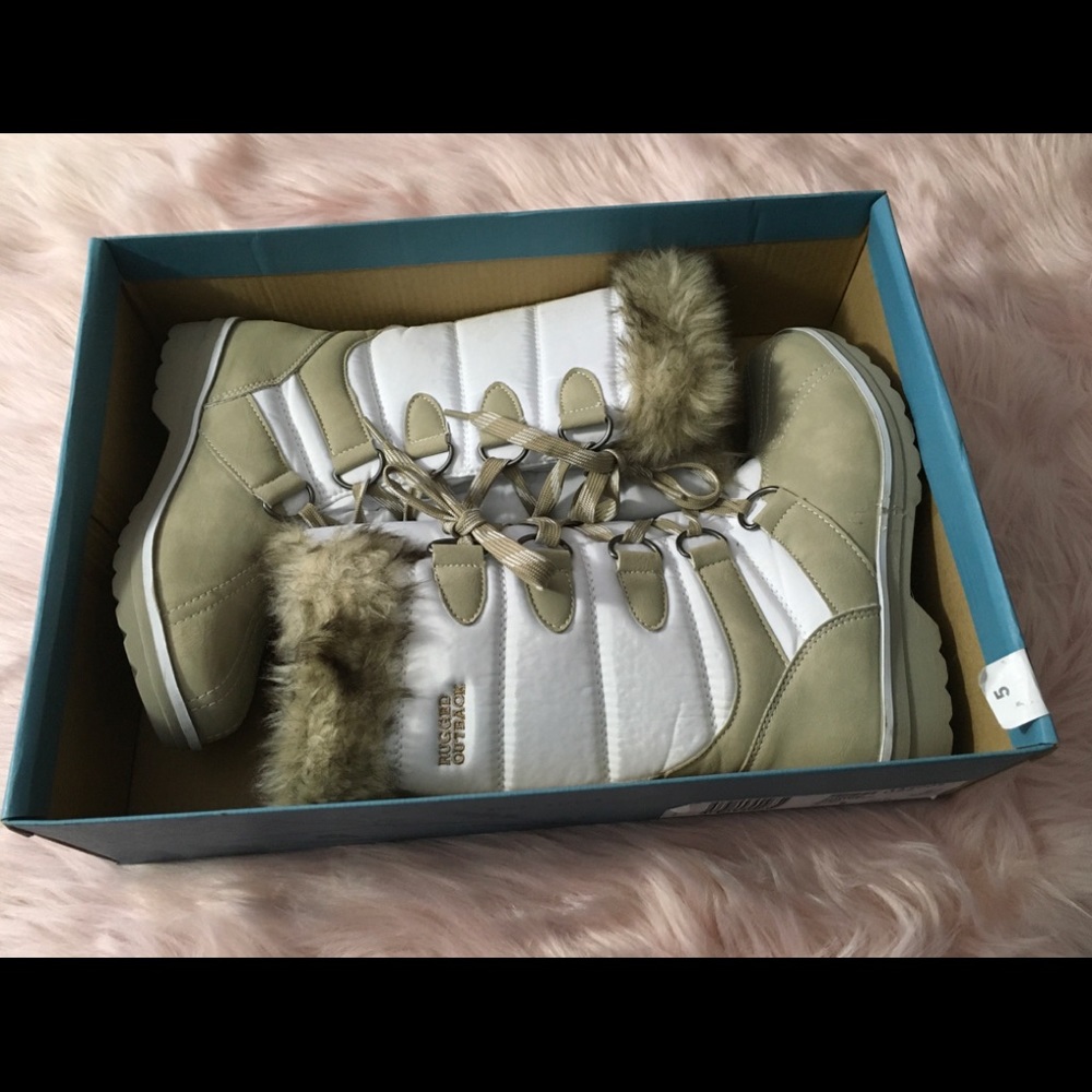 NIB - New in Box - Rugged Outback faux fur Boot